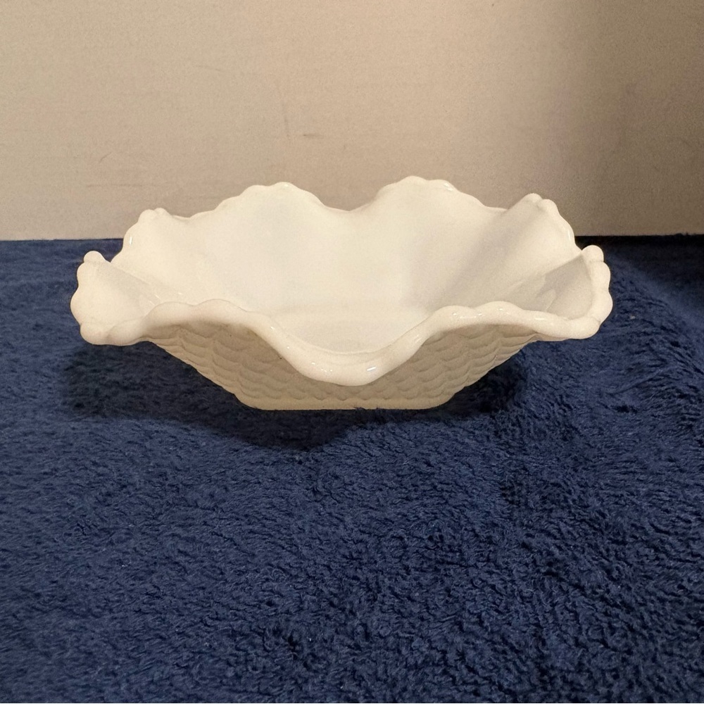 6” L. E. Smith Milk Glass Bowl Dish Scalloped Edges Diamond Pattern Cottagecore